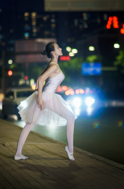 爱游戏在线登录入口-主帅强调纪律建设塑造团队文化建立长远发展根基，抓牢纪律建设