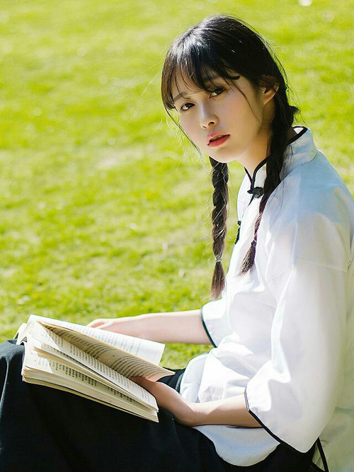 爱游戏综合娱乐-湖人重组阵容浓眉状态回暖助球队反弹，湖人队浓眉组合